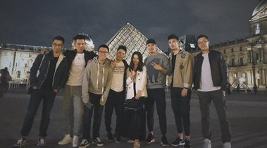 咸蛋家主播抵達(dá)巴黎，開啟巴黎時裝周時尚之旅！