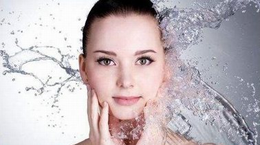  冬季補(bǔ)水護(hù)膚是個(gè)大難題？且聽(tīng)歐華美容皮膚科專家怎么說(shuō)