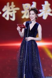 黃圣依登上央視《新聞聯(lián)播》，為功夫電影周頒獎(jiǎng)