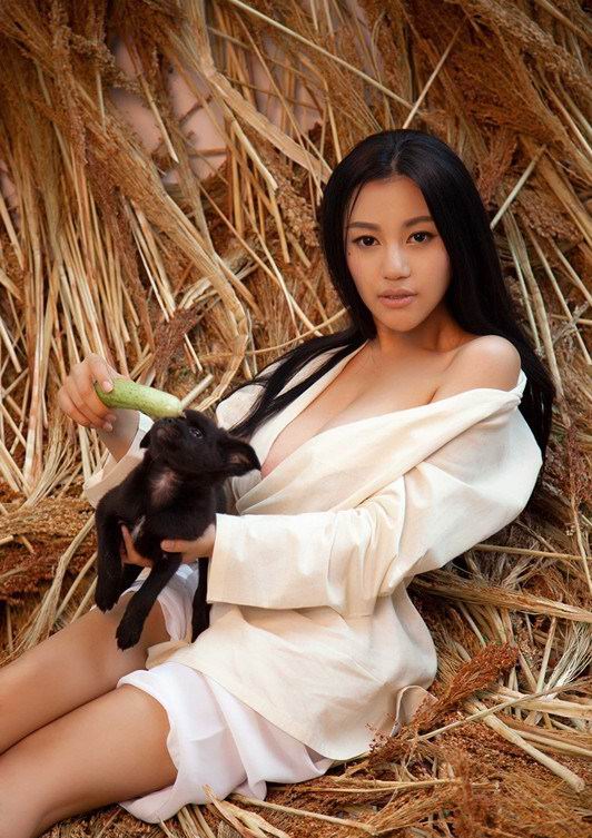 g奶嫩模蘇梓玲圖片：嫩模蘇梓玲三圍是多少？G奶女神蘇梓玲微博照片