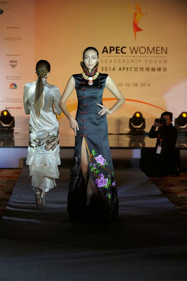 中國高級(jí)定制服裝品牌“香知凝”成為2014 APEC女性領(lǐng)袖峰會(huì)唯一官方指定高級(jí)定制品牌