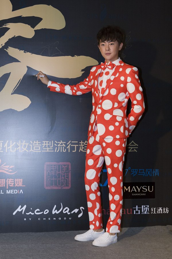 張皓然、甘露、班嘉佳亮相2015春夏化妝造型趨勢發(fā)布會