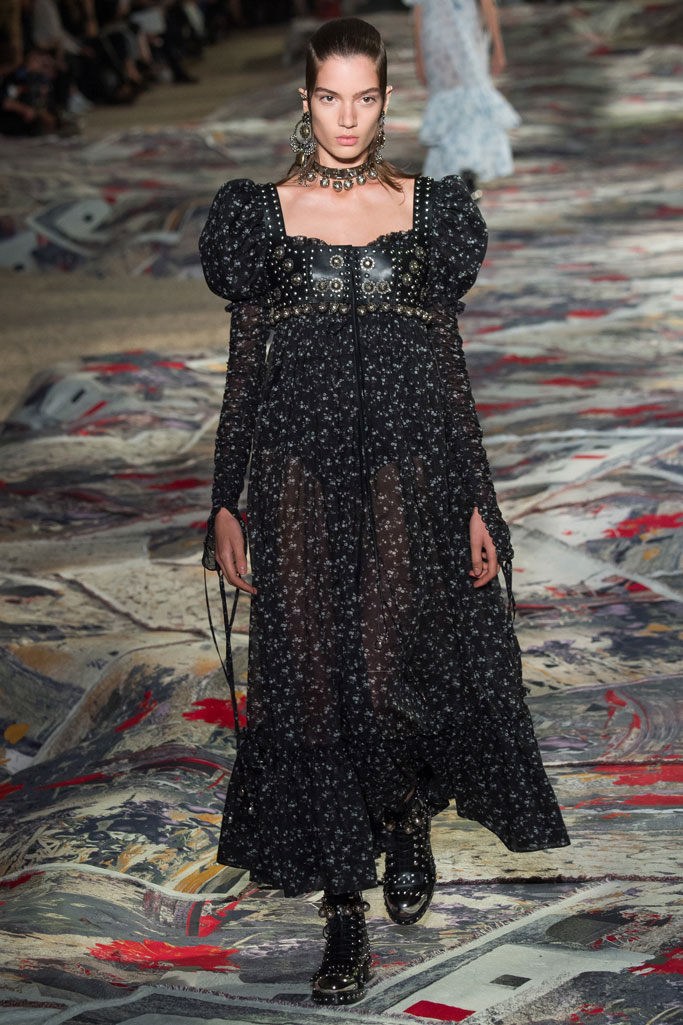 Alexander McQueen 2017春夏流行發(fā)布