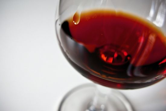內(nèi)比奧羅(Nebbiolo)的淺色讓它很容易在杯子里被認(rèn)出來(lái)