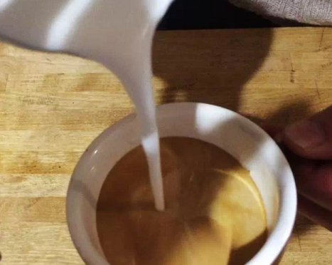 圖文教學：如何在家做出精美的咖啡拉花？