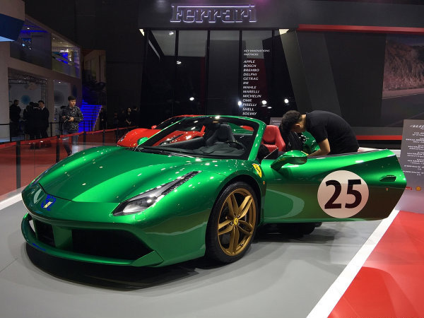 法拉利488 Spider 綠寶石特別版亮相上海車(chē)展