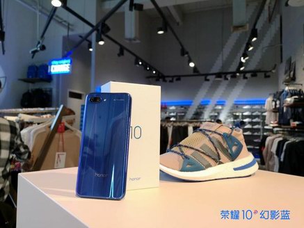 榮耀10 X阿迪達(dá)斯，跨界潮美炸翻時(shí)尚圈