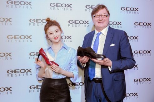 健樂士GEOX代言人景甜揭幕北京快閃店，共享春夏呼吸之履