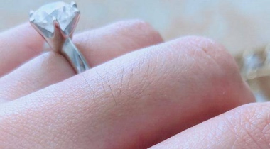實錘！周琦結(jié)婚了：休斯頓火箭隊周琦女友微博曬結(jié)婚鉆戒