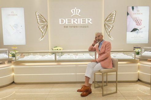 9月15日“神秘大咖”張雙利空降杭州銀泰蒂爵Derier珠寶專賣店