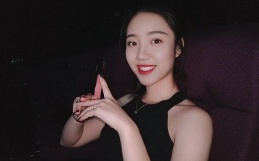 美圖V7電影院夜景人像實(shí)拍：讓暗夜再也遮不住你的美！