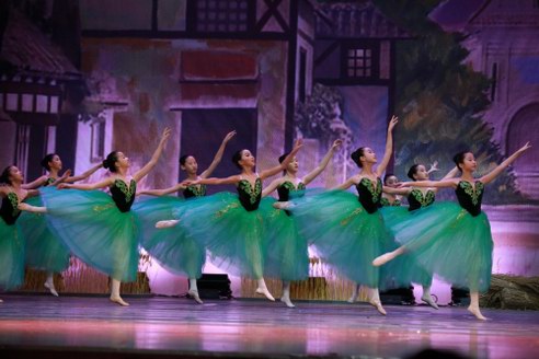 《跟我學芭蕾》系列叢書，讓芭蕾練習更加簡單 ！