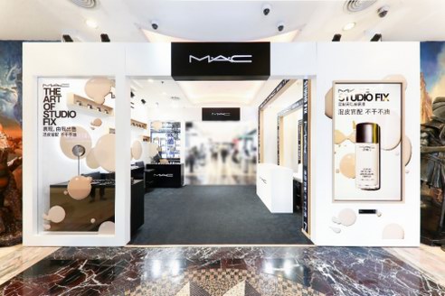 M·A·C魅可“一日店長”高嘉朗空降武漢，解鎖絨絨奶油肌