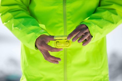 Skullcandy推出“電力黃”限量套裝，為新年充滿電力