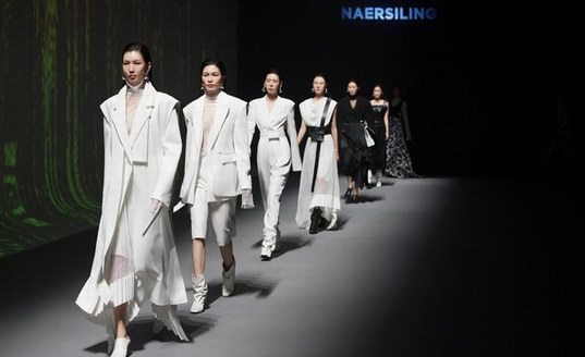NAERSILING徐志東：時(shí)裝的意義是讓你成為更強(qiáng)大更美好的自己 