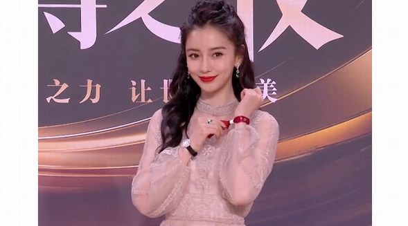 黃曉明為Baby慶生后，微博之夜夫妻倆人罕見(jiàn)“同框” 