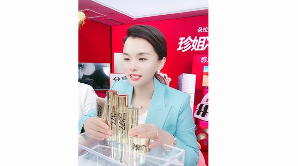 快手標(biāo)桿力量 ▎朵拉朵尚李海珍斬獲“年度優(yōu)秀主播”、“年度影響力主播”雙重大獎(jiǎng)！