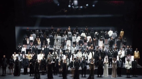 新時(shí)代藝術(shù)家陳晨寶蘊(yùn)開啟Valentino 2021秋冬成衣私人預(yù)覽新模式