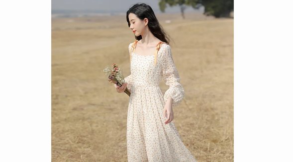 夏天出門玩穿什么衣服好看？露背、碎花、格子都可以大膽穿起來