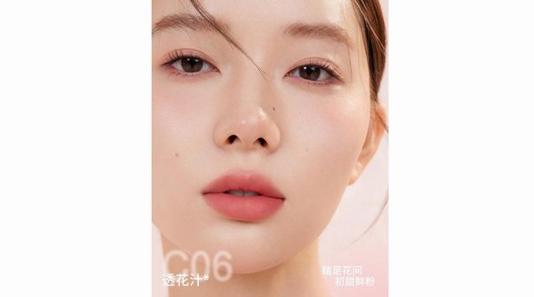 INTO YOU心慕與你凝霧唇釉新色號來襲，玩轉早春潮流妝容