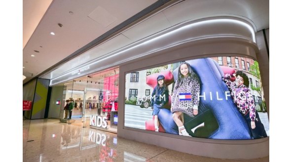 TOMMY HILFIGER繼續(xù)擴大其中國童裝市場版圖，青島童裝新店已盛大開業(yè)
