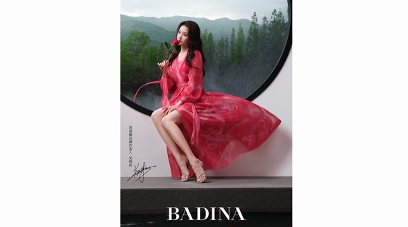 關(guān)曉彤官宣代言BADINA芭蒂娜，東方造型火速出圈！