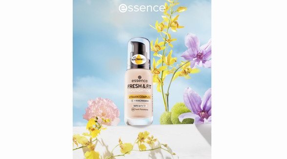 「初」手成妝，「e」起開玩 essence艾森絲“初生粉底液” 全新上市