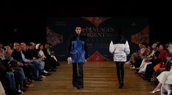 唯一受邀羽絨服品牌，雅鹿榮耀綻放法國(guó)盧浮宮