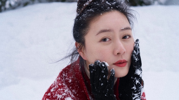 雪中美人田海蓉，雪韻天成優(yōu)雅不敗