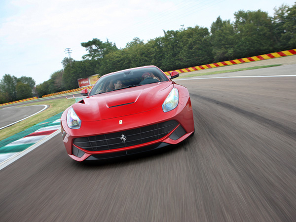 阿隆索駕馭法拉利史上最快跑車 F12berlinetta